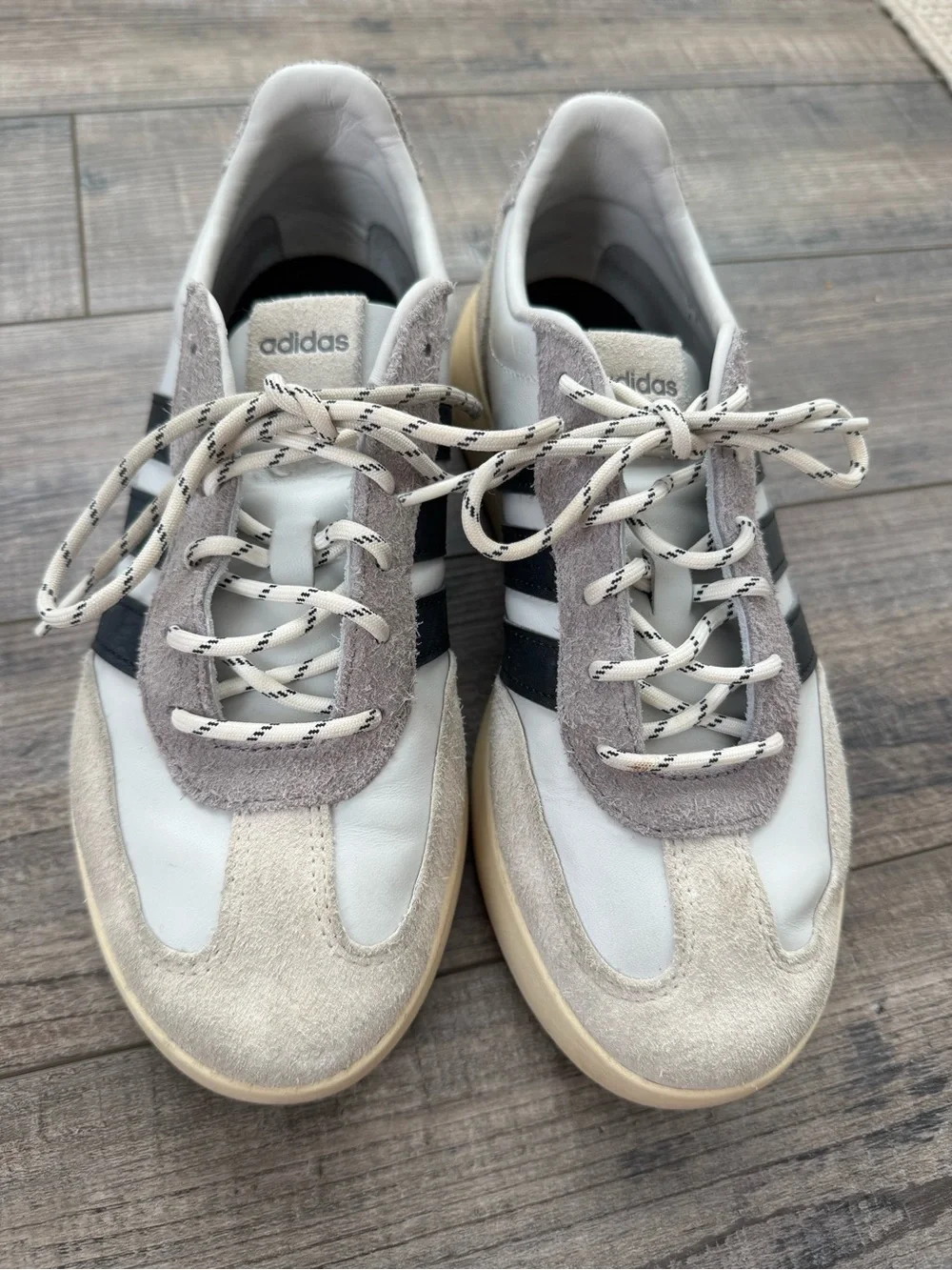 Adidas Boys Men’s Size 7 Gray/White Sneakers